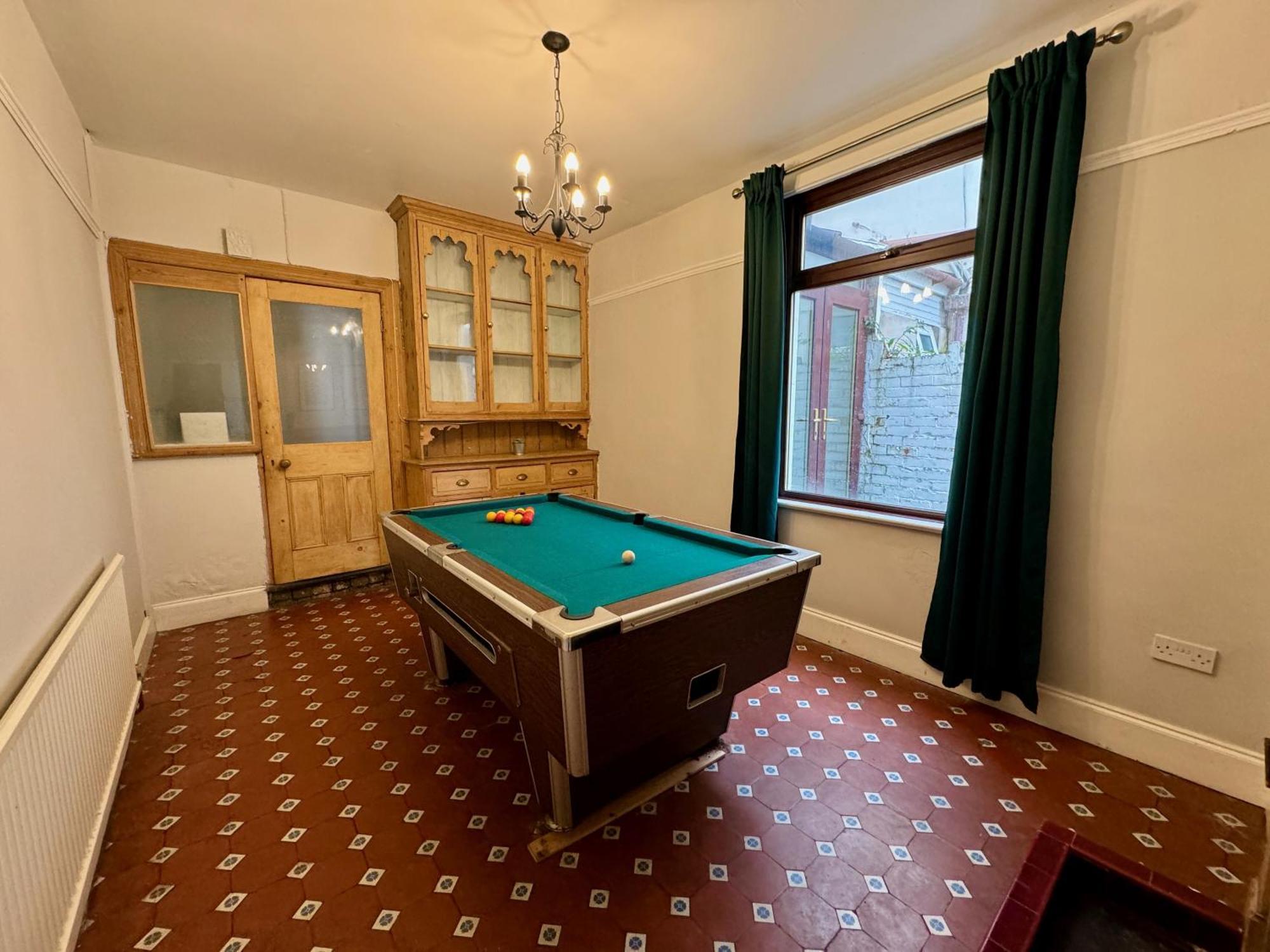 Large Citycentre Townhouse & Hot Tub, Pool Table And Offroad Parking カーディフ エクステリア 写真